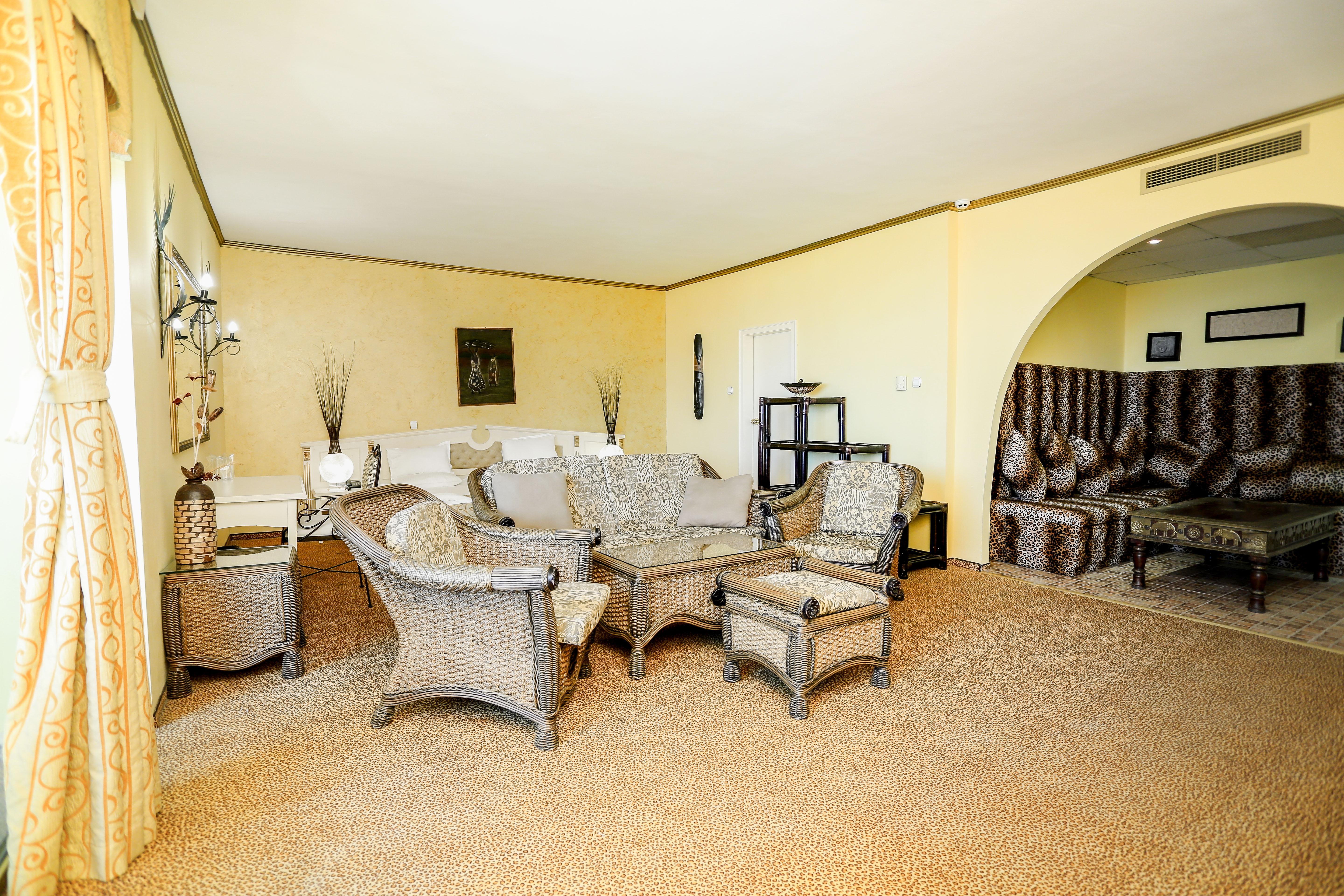 Imperial Palace Hotel Sunny Beach Eksteriør billede A living room with carpet