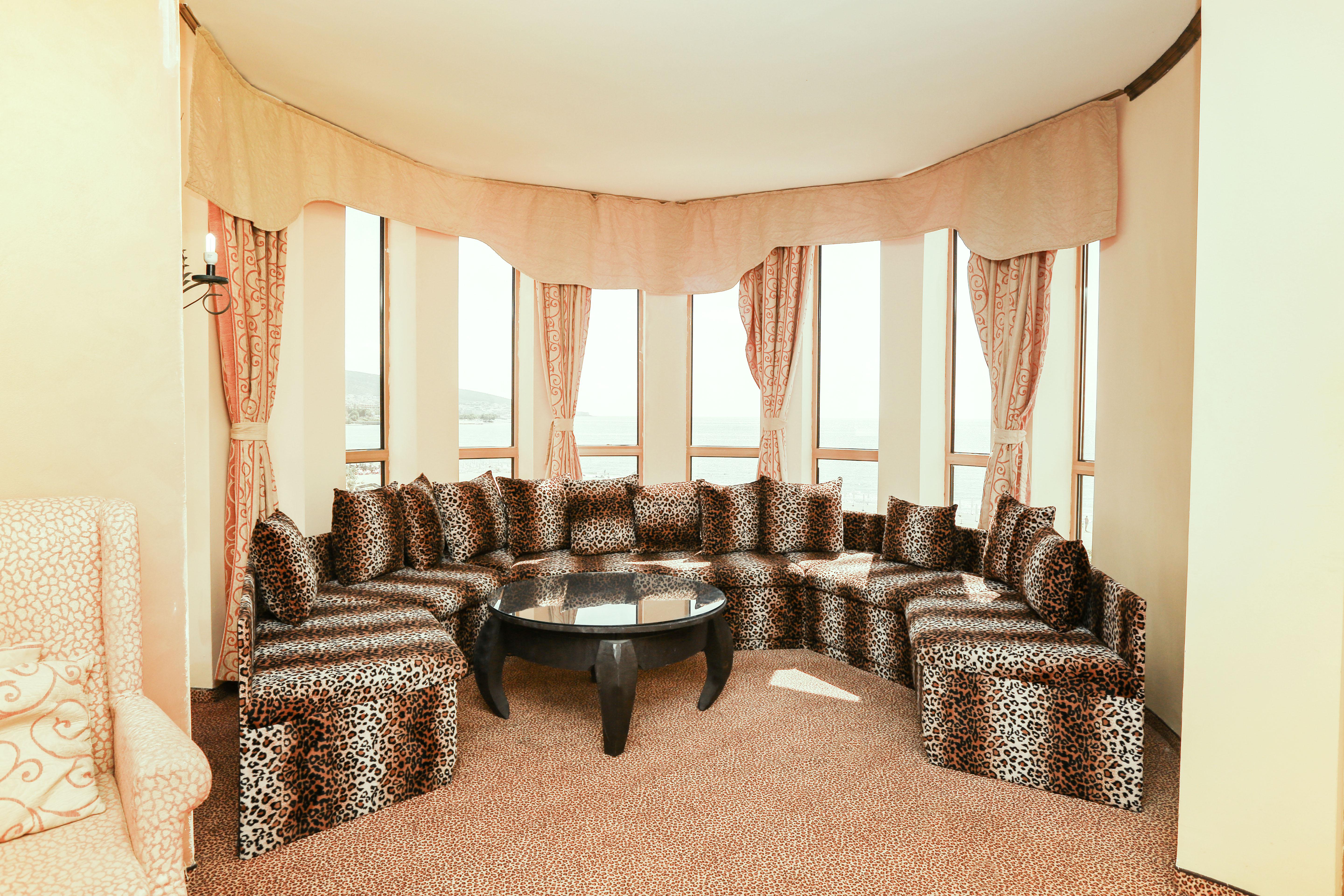 Imperial Palace Hotel Sunny Beach Eksteriør billede A modern majlis