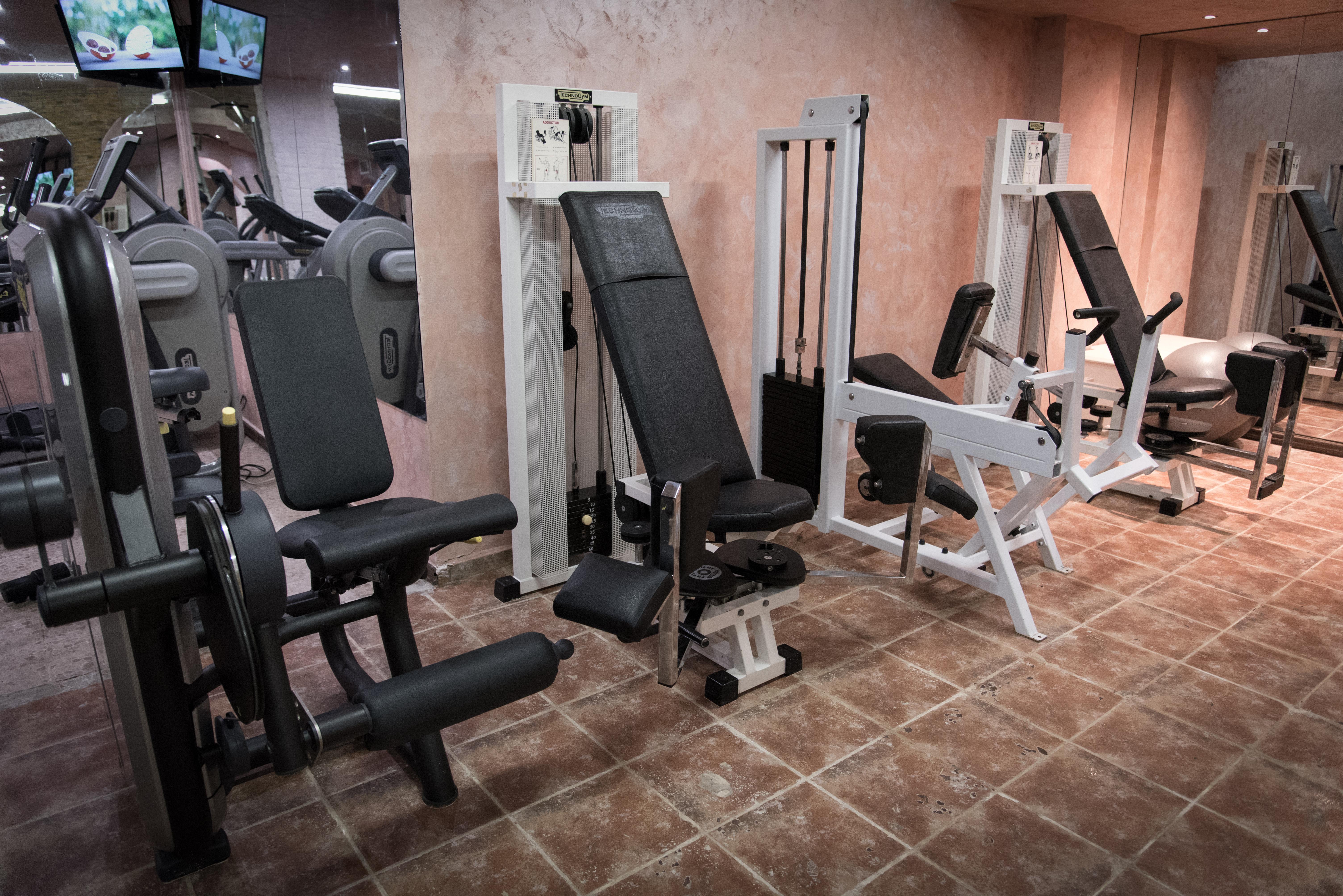 Imperial Palace Hotel Sunny Beach Eksteriør billede Leg extension machine
