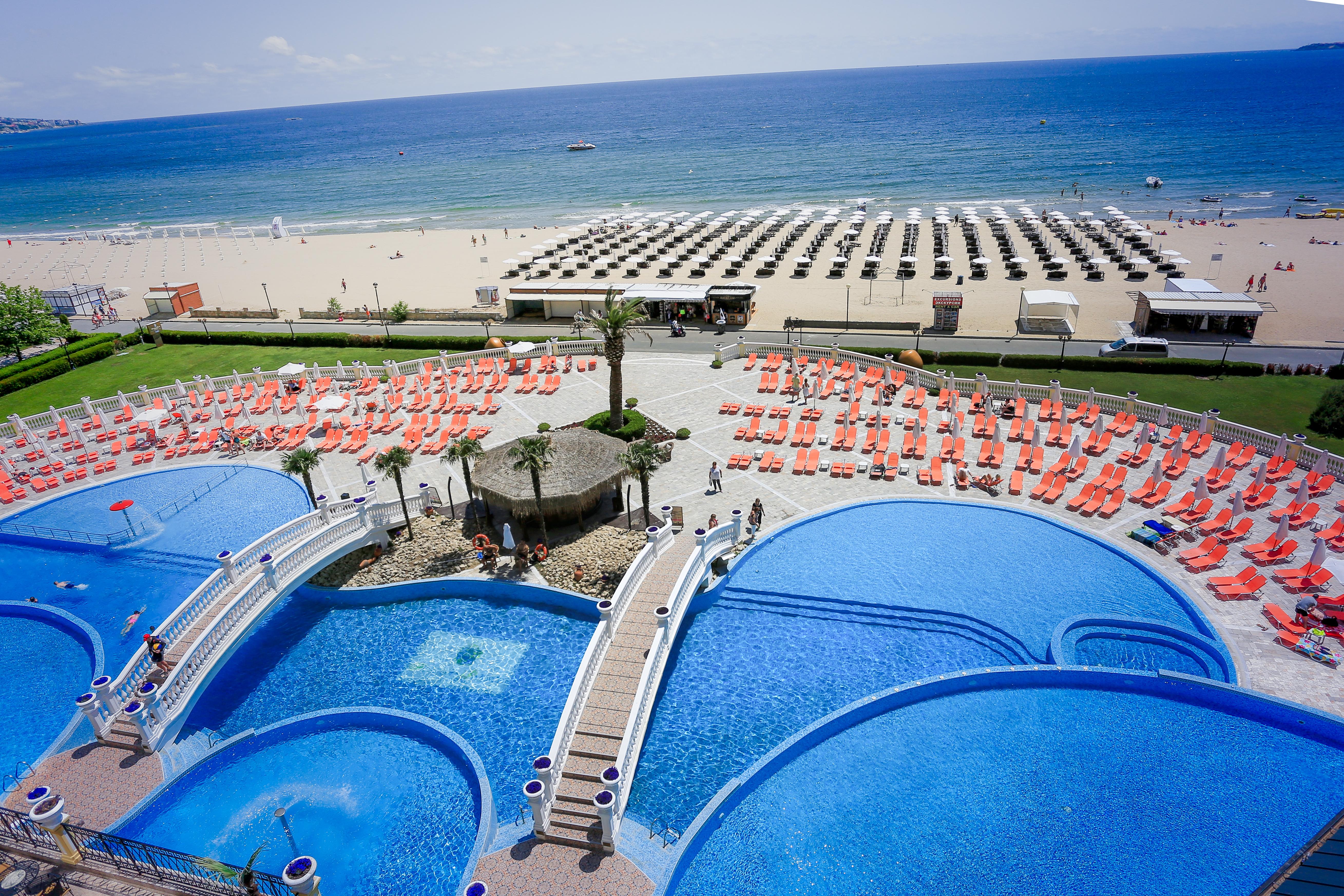 Imperial Palace Hotel Sunny Beach Eksteriør billede The beach at the hotel