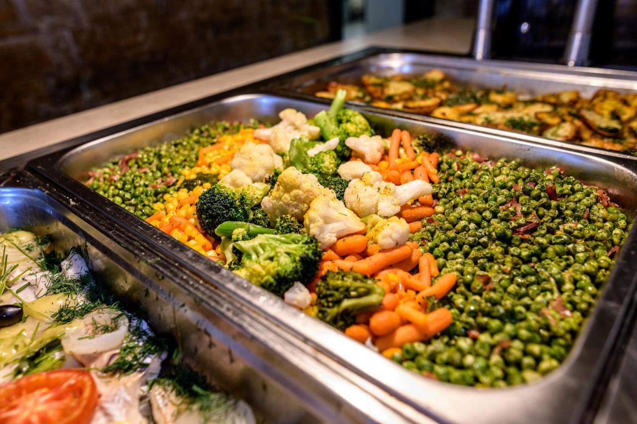 Imperial Palace Hotel Sunny Beach Eksteriør billede A chafing dish filled with vegetables
