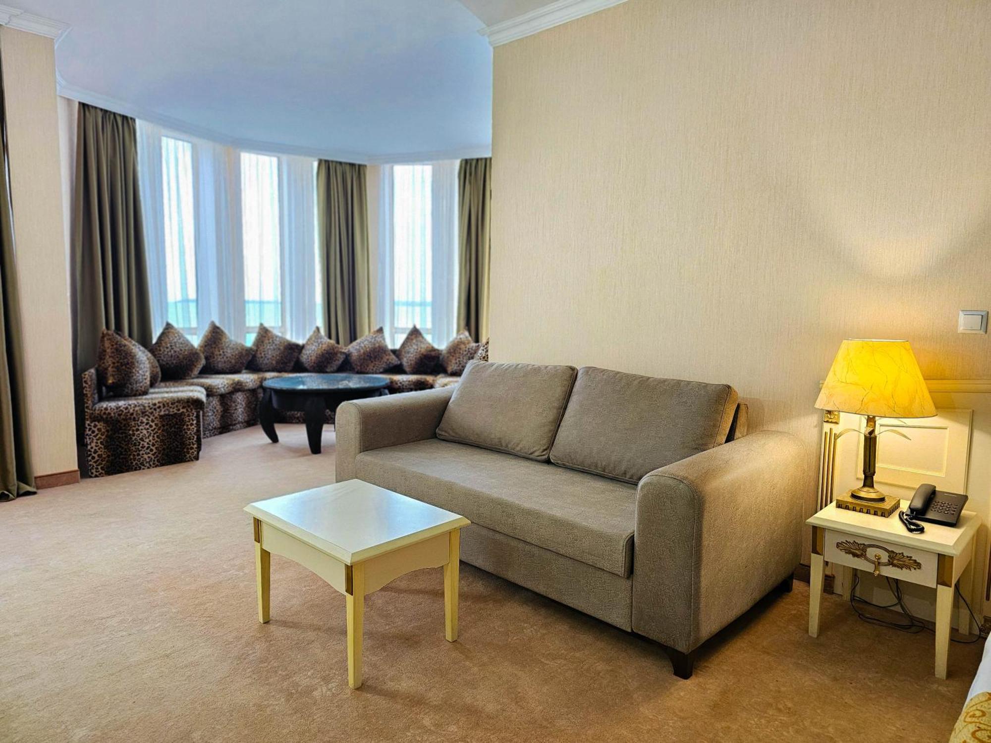 Imperial Palace Hotel Sunny Beach Eksteriør billede A living room in a suite